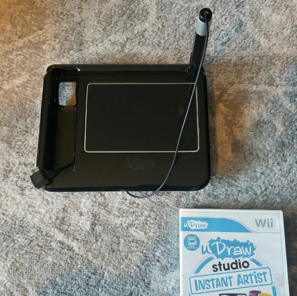 NWOT Wii UDraw GameTablet in black color with stylus + uDraw studio Instant Arti